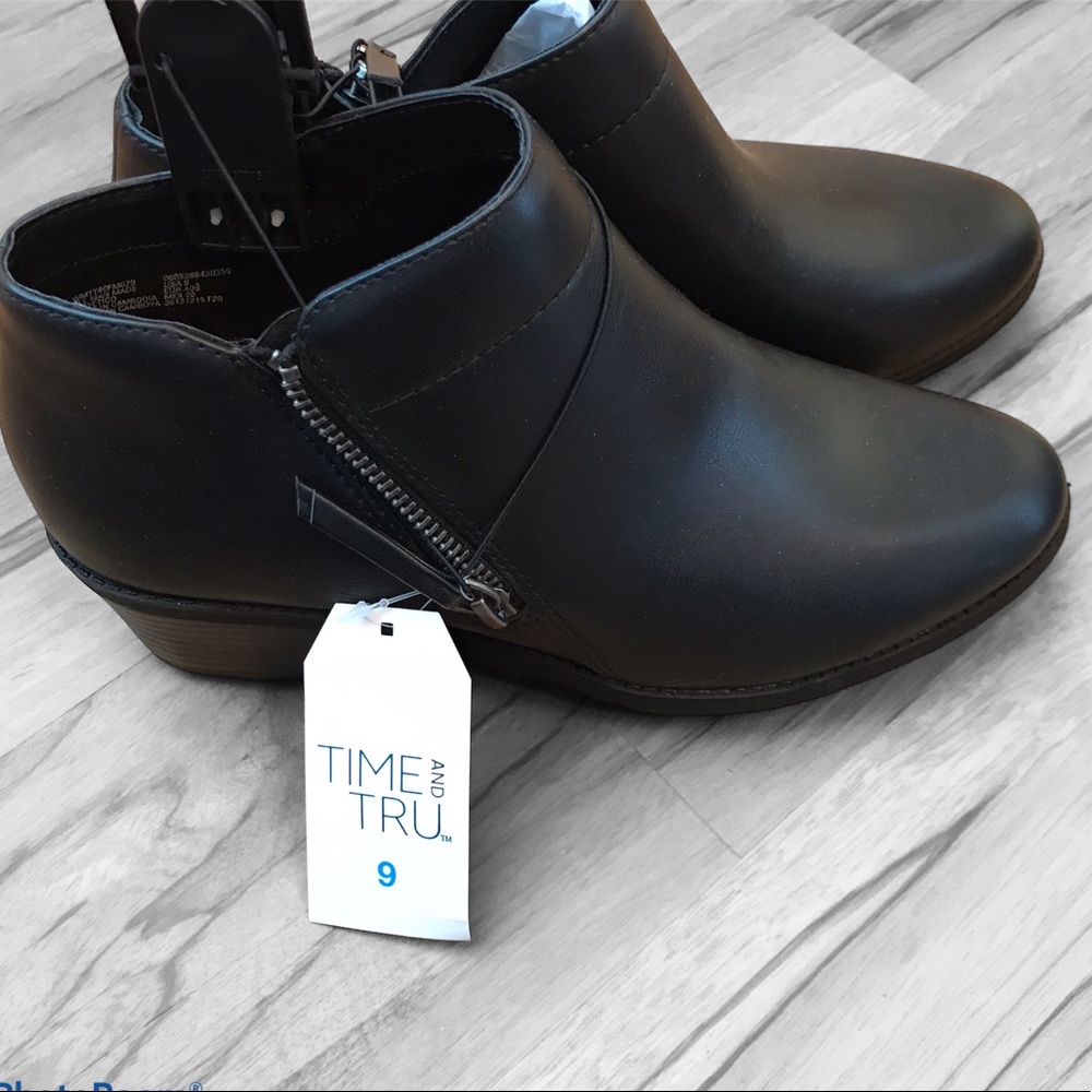 Black Zipper Bootie w/ Memory Foam Size 9